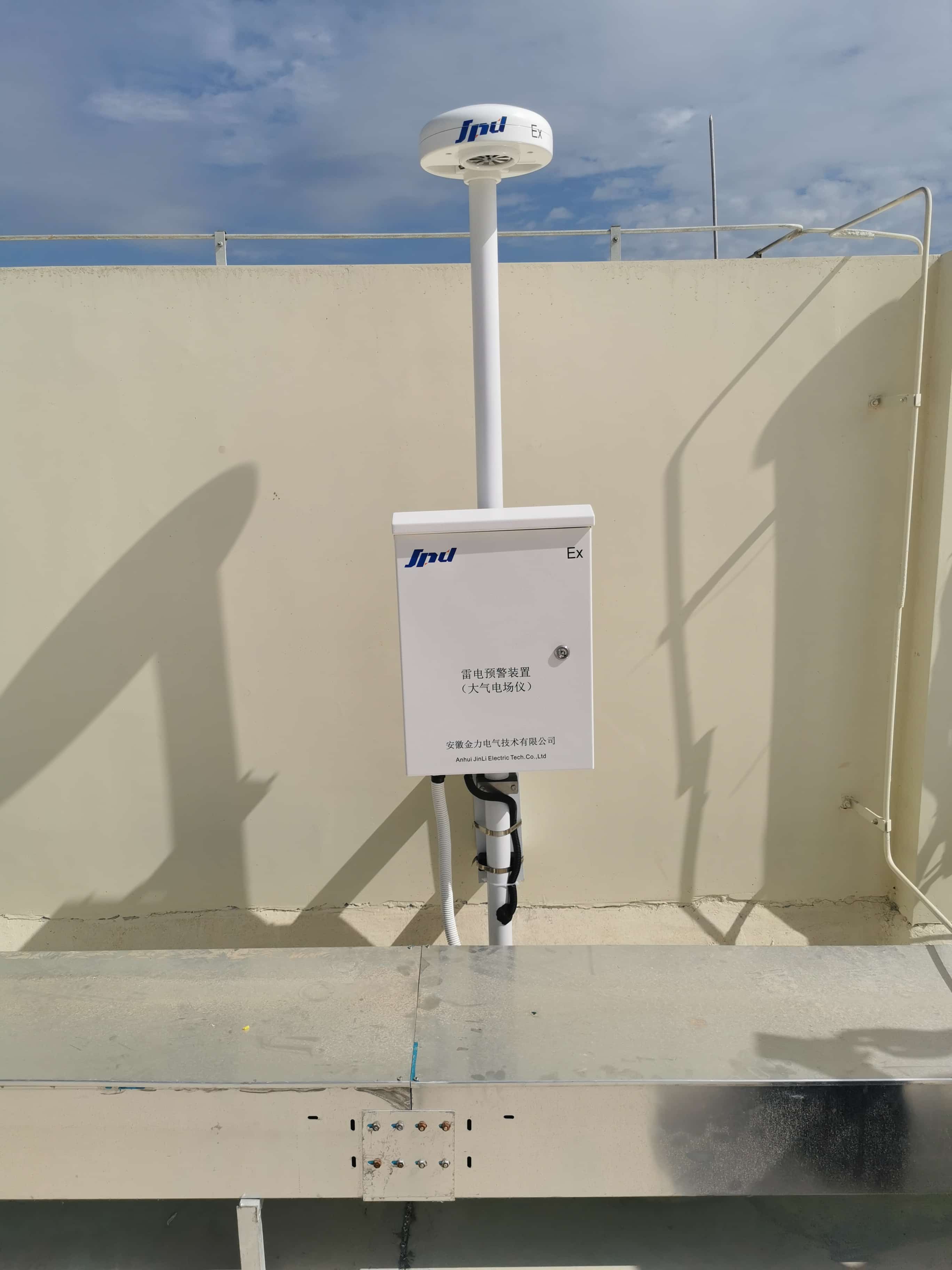 What are the components of the intelligent lightning protection system? What are the advantageas?